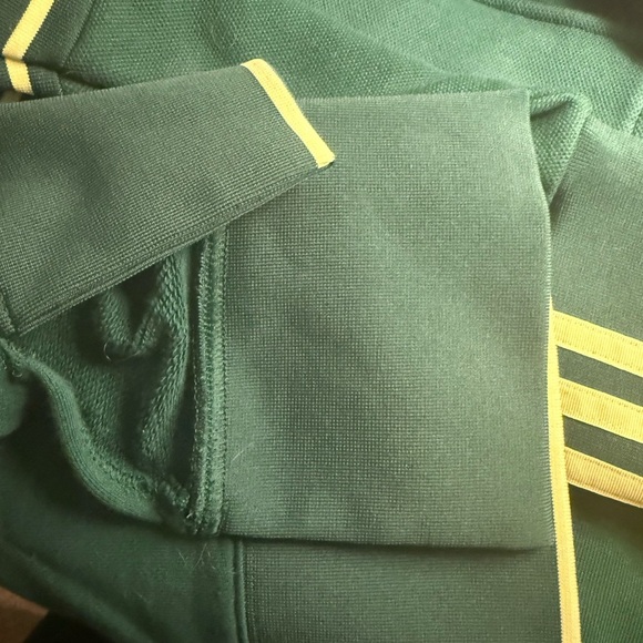 NWT Ivy Park x Adidas Small Gender Neutral Green Sweatshirt! - Picture 5 of 10